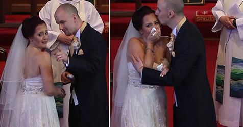 Наречений зупинив весільну церемонію і попросив свою наречену обернутися. Дівчина не могла стримати сліз!