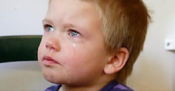 Чотирирічний Сашко лежав на ліжку і плакав … Він не розумів, куди пропали його мама і тато …