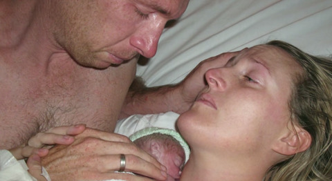 Лікарі повідомили батькам, що їх новонароджений син п0мер … Мама взяла малюка на руки й далі сталося те, що лікарі ніяк не можуть пояснити!