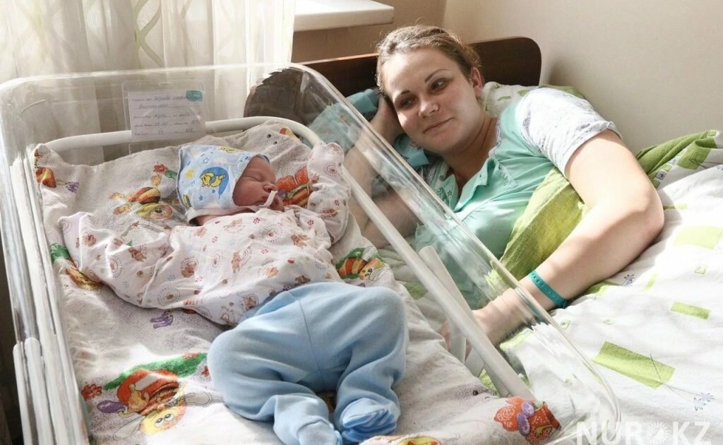 Вадим дуже нервував, очікуючи народження дитини. Нарешті, медсестра повідомила, що народився син. Але тут же сказала, що лікар чекає його в своєму кабінеті.
