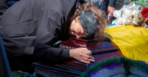 Серце розривається від болю, мій рідненький: зі сльозами на очах попрощалися з Героєм України Максимом Ангурцем . фото