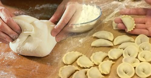 Цікавий рецепт приготування тіста для пельменів та вареників на сметані